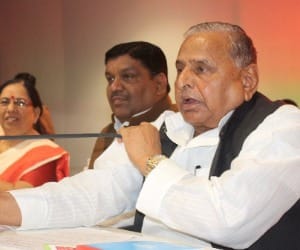 Mulayam Addresses to his party woman.