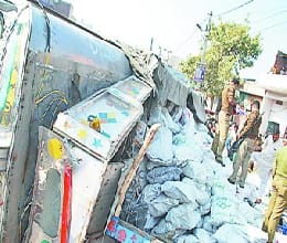 The father - son injured truck overturns