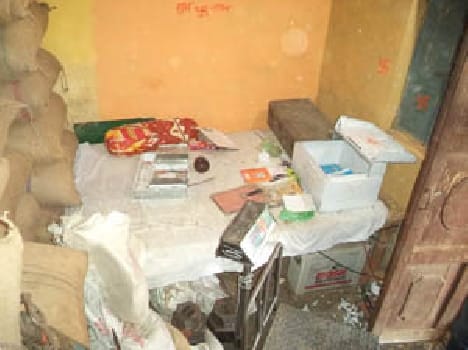 Galla Mandi outpost store robberies