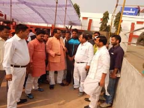 Railway Minister on arrival station lights up model