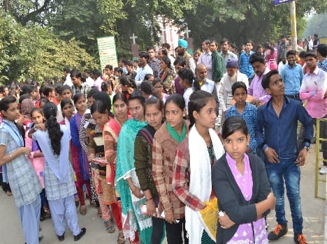 Atul Maheshwari 1025 scholarship students sitting exams
