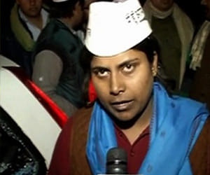 AAP MLA Sarita Singh give written complaint against the ASI
