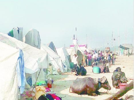 The faithful began arriving, the market began to get dressed up
