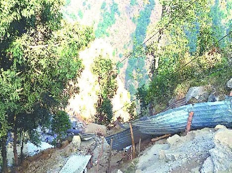 Explosions rock cutting, Dummr village hazards