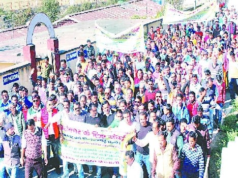 The people who took to the street in protest of the way to prevent villages