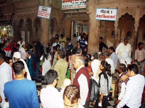 no security in temples of vrindavan