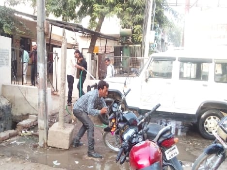 Power washing of vehicles going in office work