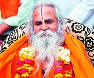 If singhal come's in politics he takes PM Modi place.
