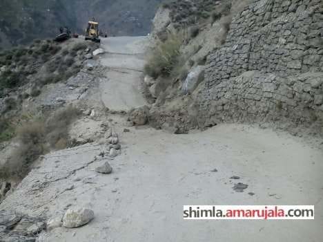 land sliding on NH 5 at kinnaur.
