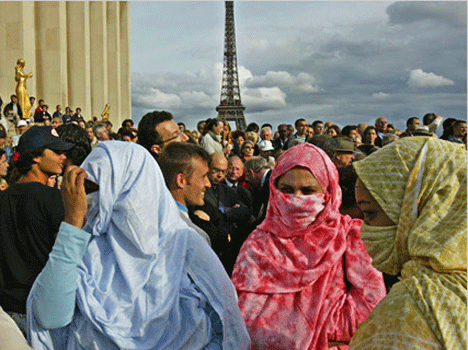Attack on British Muslims women increases in Paris