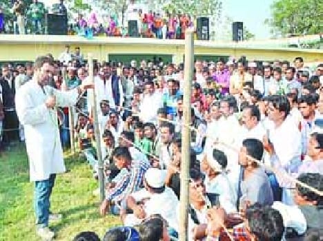 Rahul looked at the farmer and Muslims
