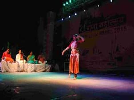Visually sense Ganga on the coast, raga and is promoting