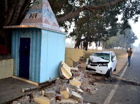 four including an assistant manager died in an accident