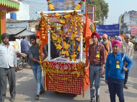 Guru Granth Sahib ride Extracted with fanfare