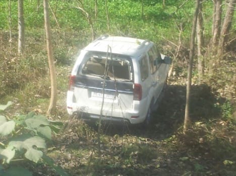 speedy car crushed 3 person one died.