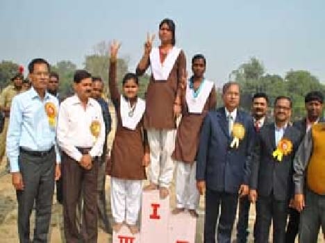 Anil and first in the 800m race statue