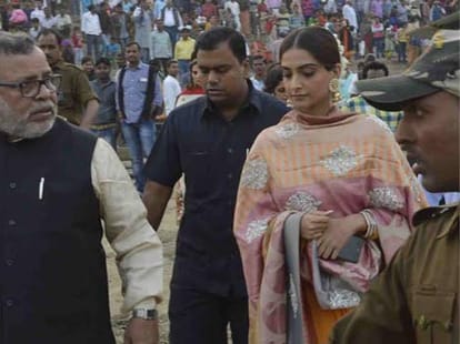 Sonam kapoor in varanasi.
