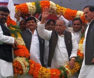 mulayam singh says we want lucknow and delhi both