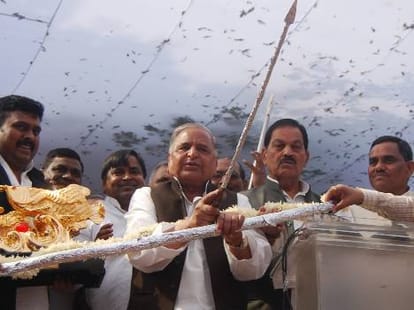 mulayam singh says we want lucknow and delhi both