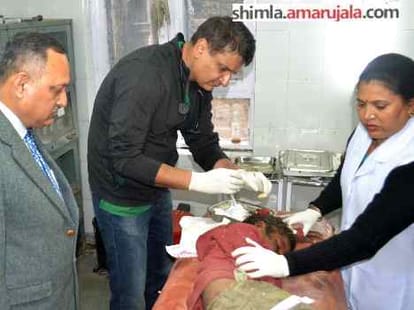pickup accident at solan, 16 injured.