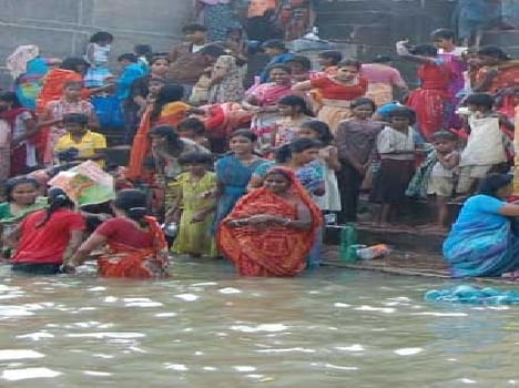 Dip in Ganga put on the full moon of faith