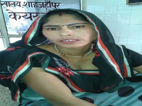 Three injured, including police jeep girl