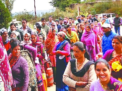 Has long queues for gas cylinders