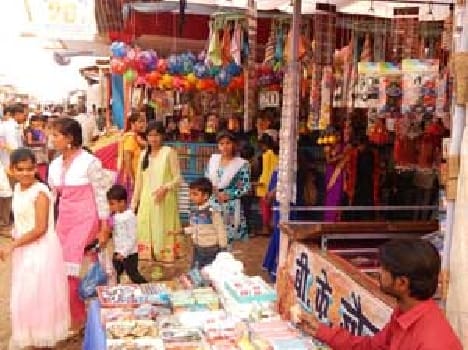 Dressed in fair began Bharatendu platform