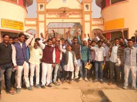 Students at the college gate performance