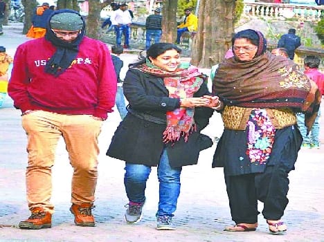 Light rain grew cold in Nainital