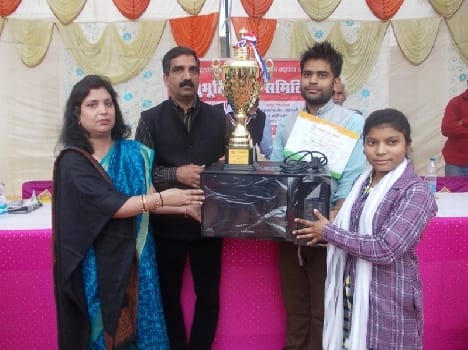 Student award in debate