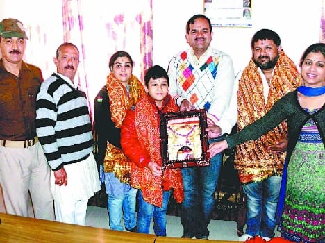 Google Boy Agastya Jaiswal paid obeisance in jwalamukhi temple.