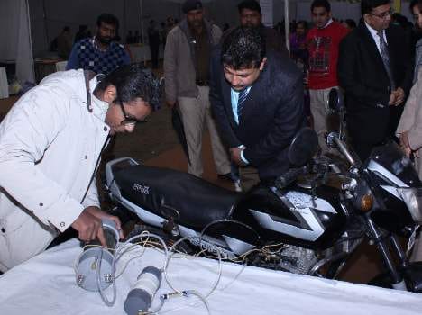 ajab gajab bike will run in water with average of 250 km