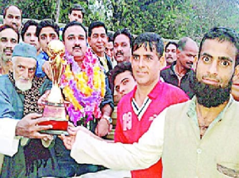 Khalil Sports Club occupies trophy