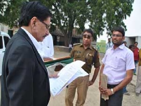 The four injured , including the town magistrate