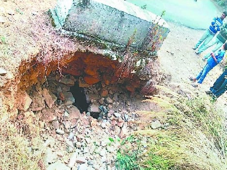 Breaking Skvr and extracted stone wall