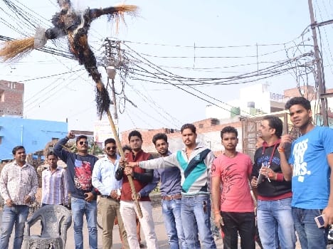 Hindu Jagran Manch blew Farooq Abdullah 's effigy