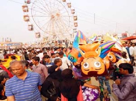 Sunday painted Dadri Mela, the crowd was buzzing