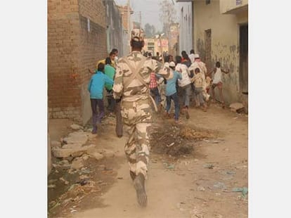 violence in gram panchayat election in uttar pradesh
