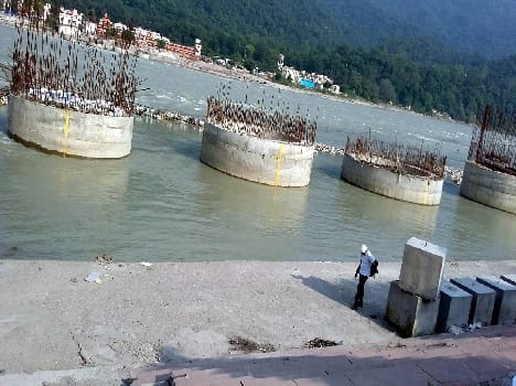 government make threelane bridge