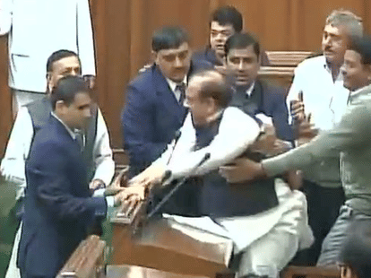 Jan Lokpal Bill will be introduced today by government, issued a whip