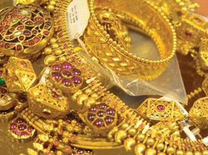 Export falls, Gold import doubles