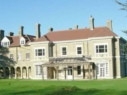 Deputy headmaster who asked girl, 16, to send him naked pictures of herself is punished