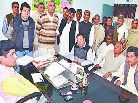 Cane purchase centers commotion, blockade