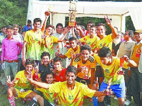 Kundeshwari seized the trophy