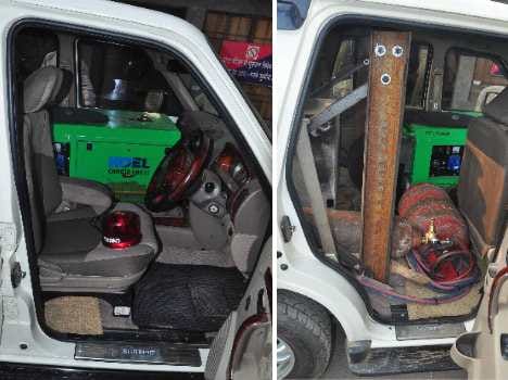 80 thousand rupees  looted from finance company manager 