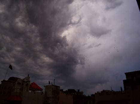 Strong winds and drizzle rolled mercury