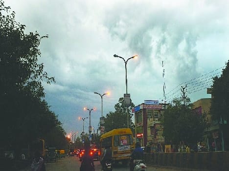 Hot winds suddenly pushed the restless
