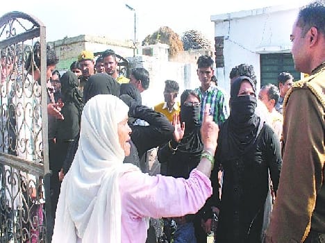 Despite bad weather, strong turnout in elections