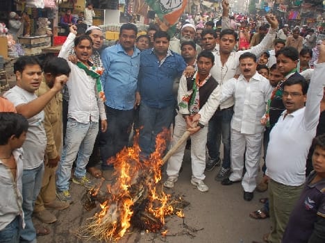Congressmen burnt effigies of government